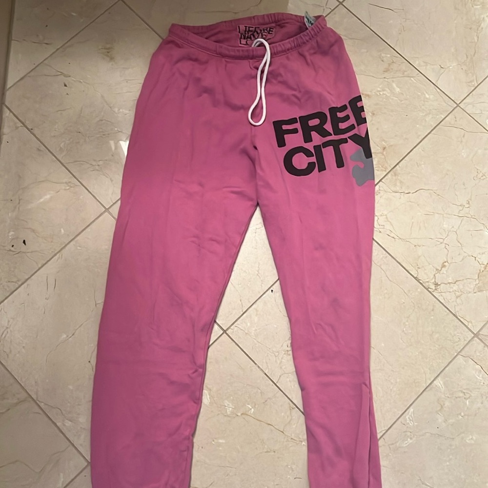 Free City woman’s sweatpants